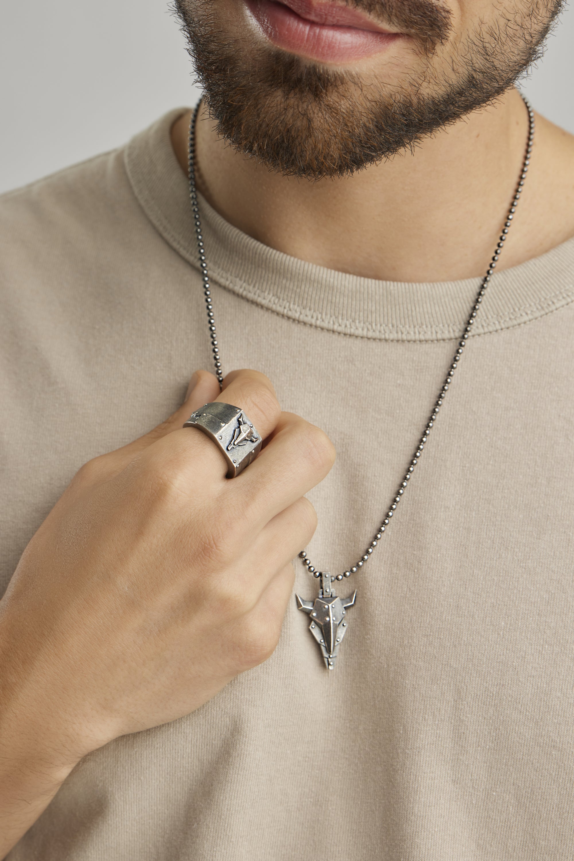 Halskette Silber 925 mit oxidierter Oberfläche 60cm lang mit Stier-Kopf Motiv