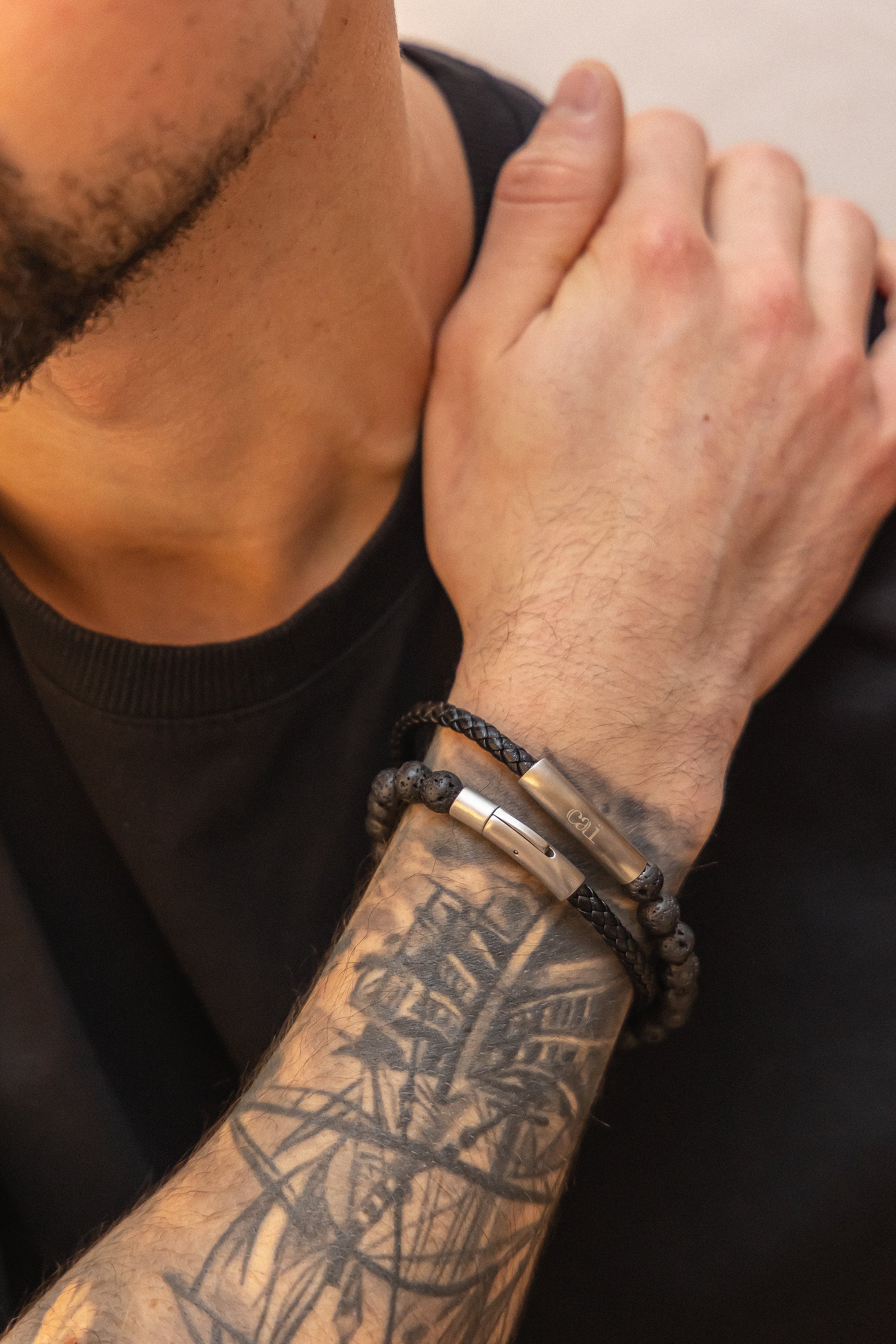 Armband Lavakugeln mit geflochtenem, schwarzen Echtleder-Wickelarmband 21cm und magnetischem Edelstahlverschluß